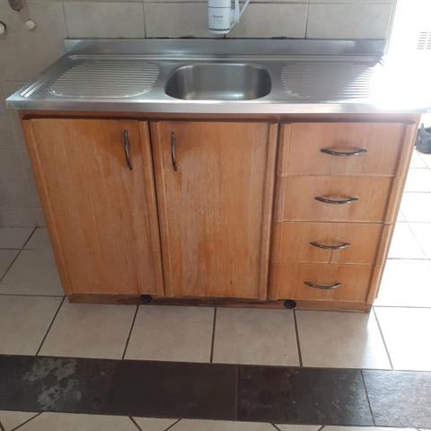 Armario de madeira com cuba de inox tramontina 120x52x70. somente a cuba custa 150R$
