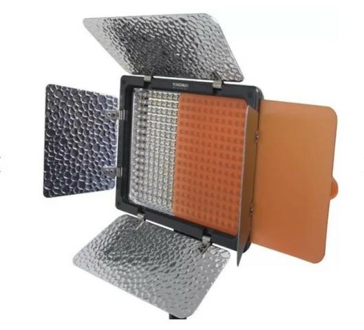 Iluminador Led Yongnuo Yn-300 Iii + Fonte De Alimentação - Foto 3