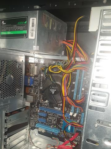 Fonte de 600w xtech