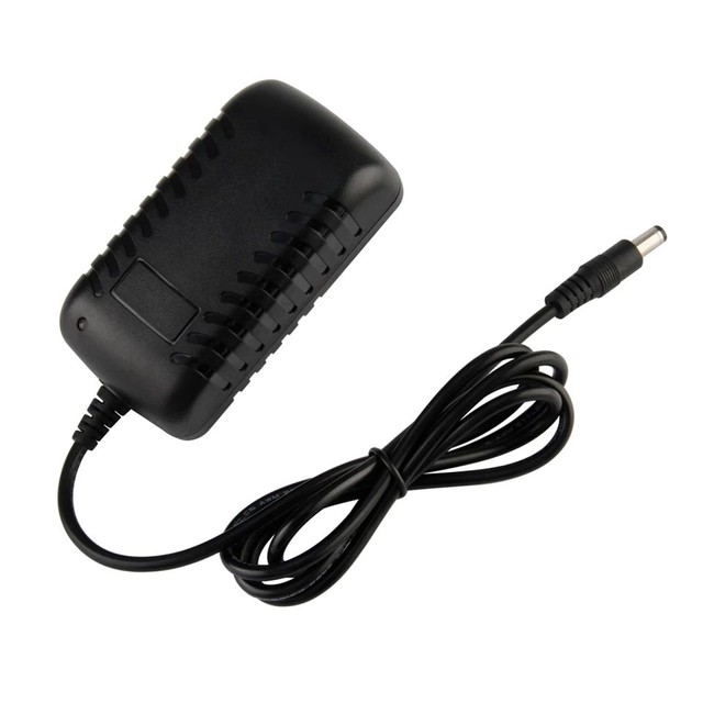 Fonte e carregador para notebook - alimentação de 25.2V e 1A.