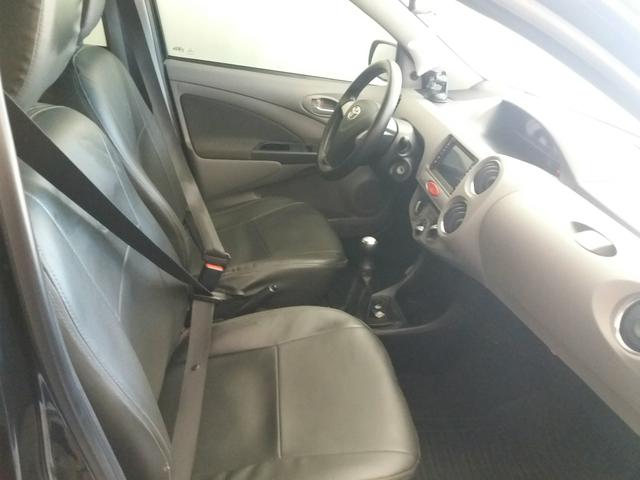 Vendo ou troco Toyota Etios seDan 1.5 2013 - Foto 3