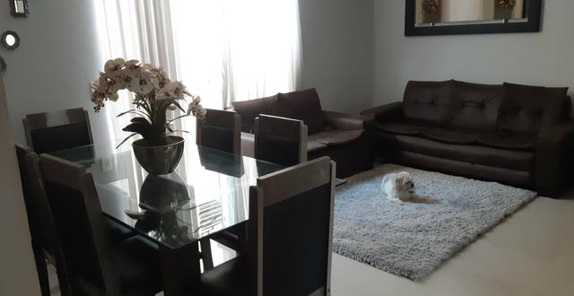 Mesa e sofá