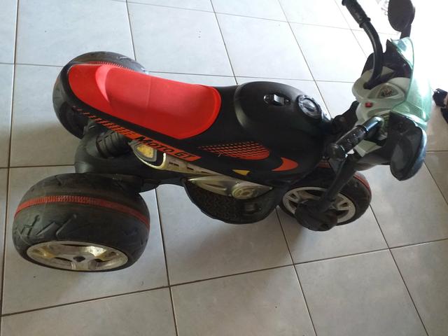 Vendo notinha elétrica e sofá infantil - Foto 3