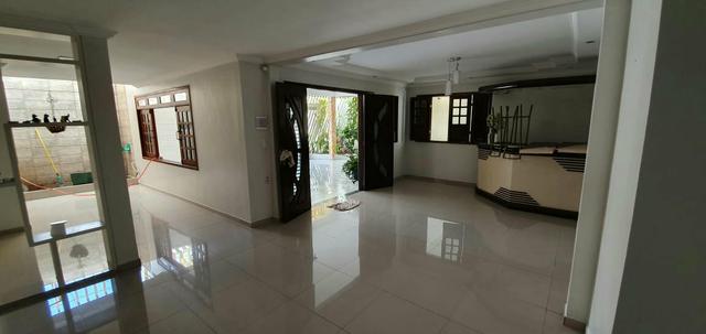 Alugo Excelente casa com piscina no Cohatrac - Foto 4