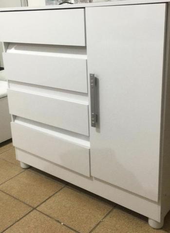 Cômoda com 4 gavetas