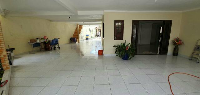Alugo Excelente casa com piscina no Cohatrac - Foto 20