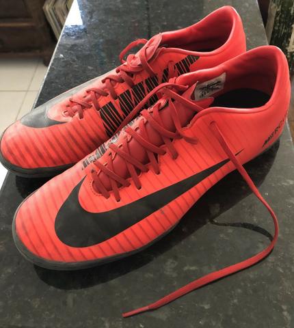 Chuteira Society Nike Mercurial Victory Vermelho e Preto - Foto 2