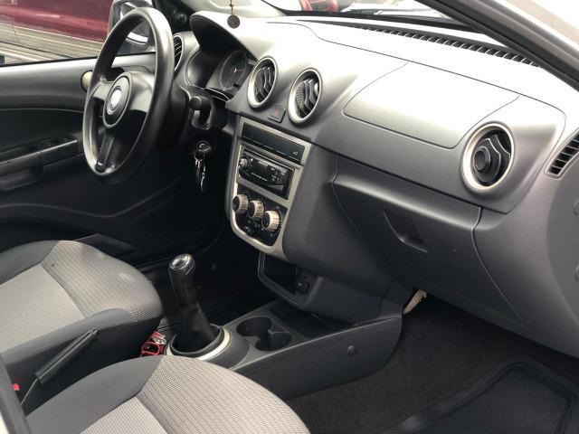 Volkswagen Voyage 2011 1.6 Completo - Foto 8