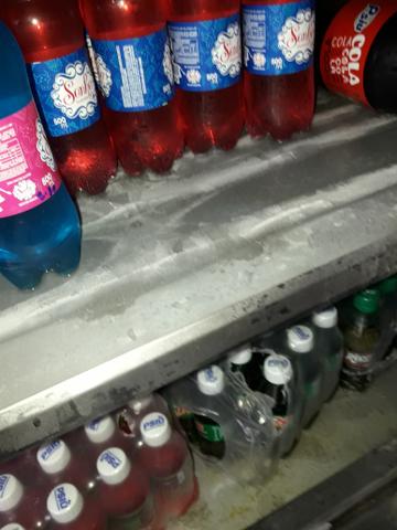 Vendo frize bem conservado motivo de viagem - Foto 2