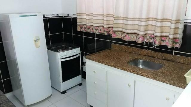 1dorm perto da Pucrs, internet gratuita, 2 vagas de garagem. Condomínio fechado