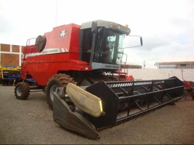 Colheitadeira Massey Ferguson Mf 32 Com Plataforma De Corte