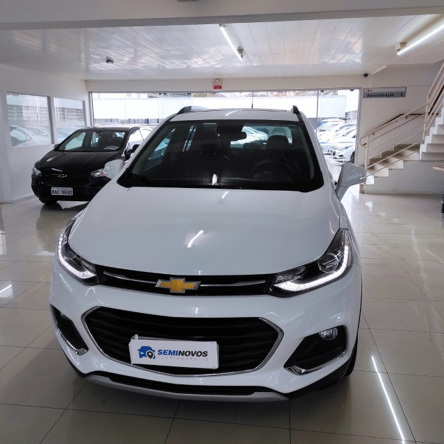 Tracker premier 2018 com baixíssima km. Top de linha