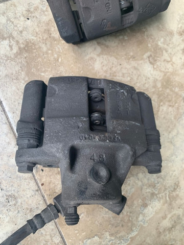 Pinça freio dianteira renault sandero 1,6 original cada 100 reais - Foto 5