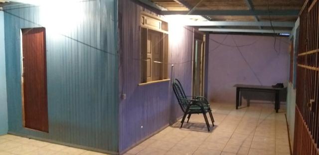 Vendo esta ótima casa com área dois quartos casa boa banheiro 1 rua Juca cidade nova - Foto 2