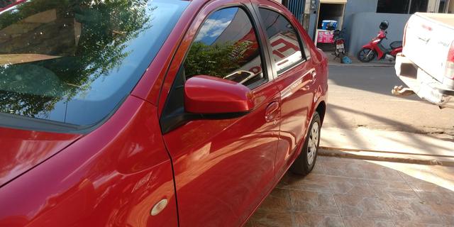 Vendo Toyota Etios sedã ótimo estado de conservação