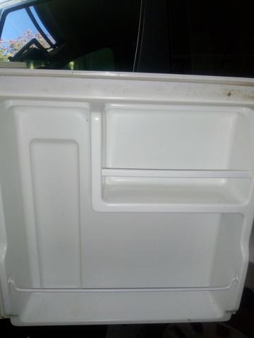 Frigobar semi novo