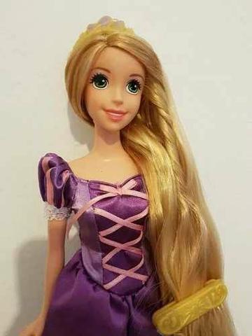 Boneca Barbie Rapunzel Enrolados Disney Mattel - Foto 3