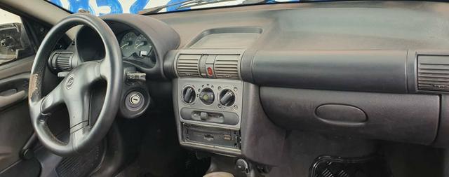 Corsa Classic 2004/2005 1.0 VHC com Direção hidráulica - Foto 2