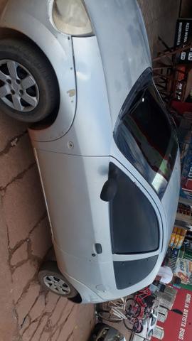 Vendo um carro Ford Ka 2003 pó 3.500 tá atrasado 4 anos troco por moto em dia - Foto 4