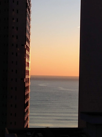 Apartamento vista mar com 3 dormitórios e 2 garagens no centro de Balneário Camboriú