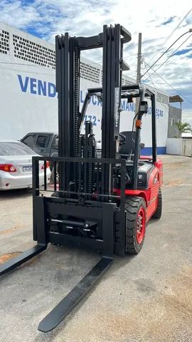 Locação de empilhadeira a diesel 3.800 kg