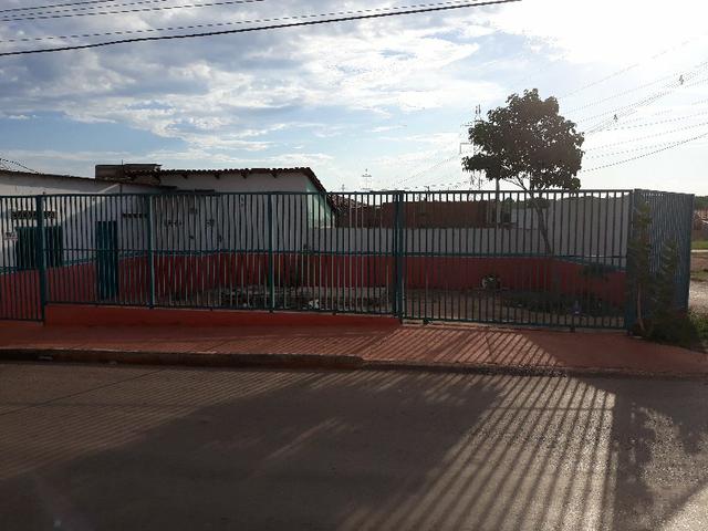 Ponto comercial com casa nos fundos