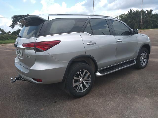 HILUX SW4 SRX 4x4 2.8 TDI DIESEL 7LG AT 16-17 - Foto 3