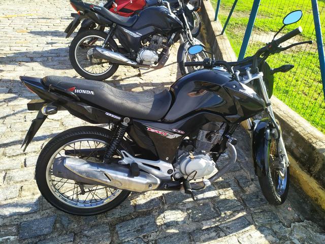 Moto muito conservada, único dono, no ponto de transferir - Foto 2