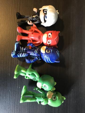 Pj Masks! 2 carros e 4 bonecos - Foto 5