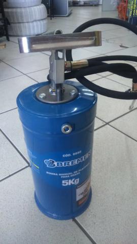 Bomba manual graxa 5kg disco seguidor c-valvula 2m mang - cor azul - Foto 5