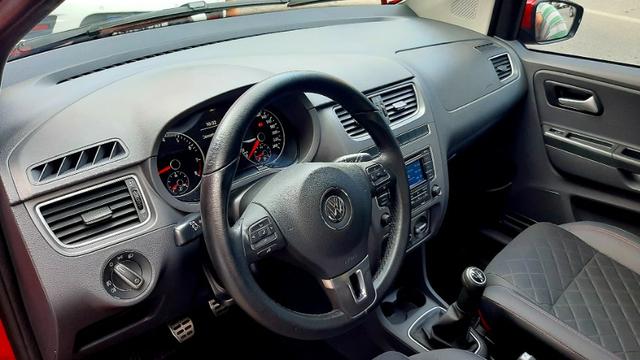 Vw fox GII highline motor 1.6 8v flex 4p vermelho 2014 raridade top - Foto 9