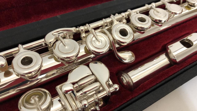 Flauta transversal Yamaha 561  - Foto 2