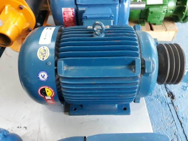 Motor elétrico trifásico 7.5 cv rpm 1160. - Foto 3