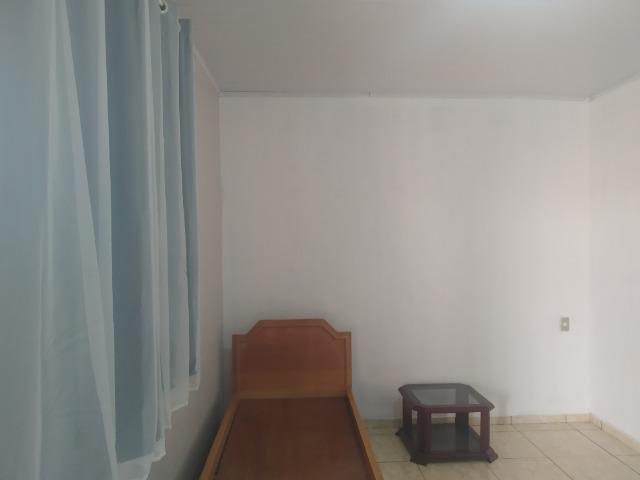 Alugo quarto para estudantes
