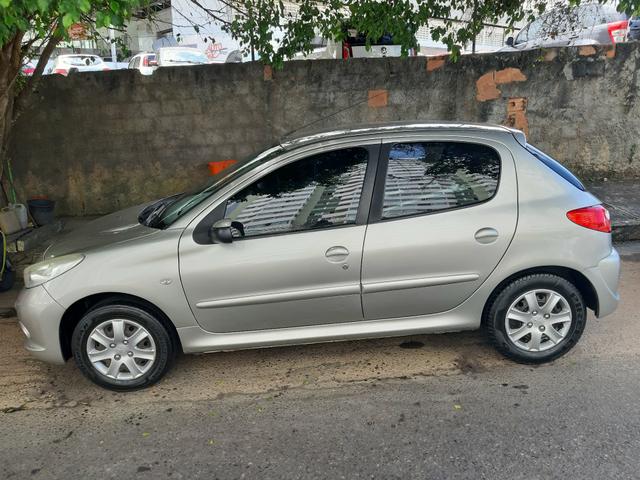 Vendo Peugeot 207 Prata 2011/2012 - Foto 2