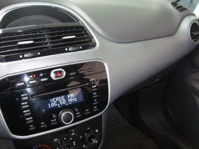FIAT PUNTO ATTRACTIVE 1.4 2016 - Foto 7