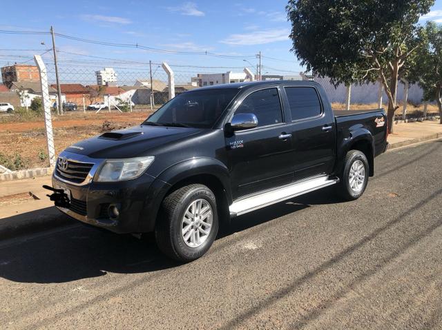 Vendo Hilux 3.0 srv top 2014 - Foto 2