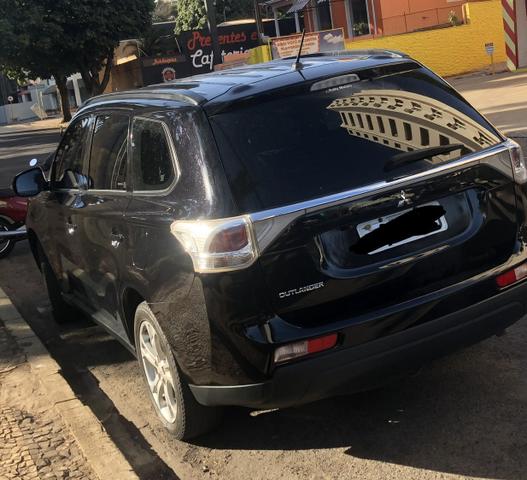 32.400,00 Mitsubishi Outlander 2.0 Automática Preta