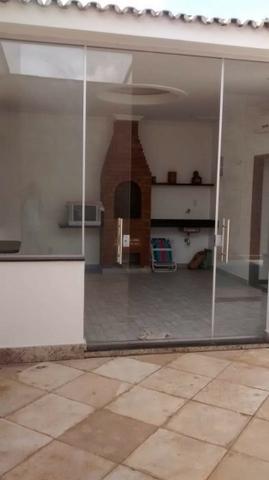 Casa em condomínio na Cohama com piscina e churrasqueira privativa por R$ 500 mil