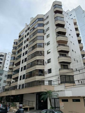 Apartamento com 02 dormitórios em Meia Praia/SC