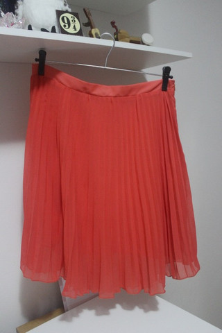 saia plissada coral