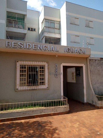 Apartamento com 2 dormitórios à venda, 60 m² por R$ 150.000 - Vila Taquarussu