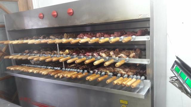 Máquina de churrasco à gás.
