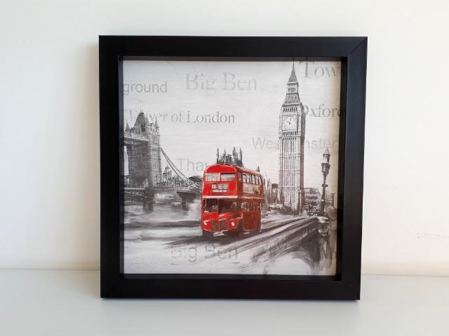 Quadro Londres preto e branco ônibus em vermelho
