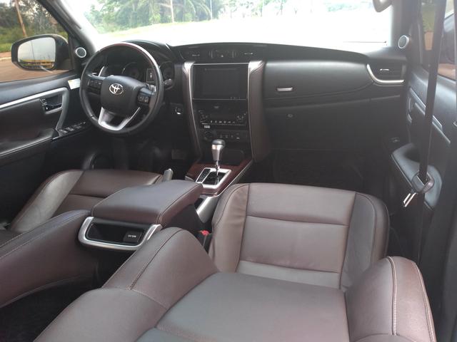 HILUX SW4 SRX 4x4 2.8 TDI DIESEL 7LG AT 16-17 - Foto 4