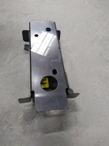 Suporte travessa suspensão Longarina march e versa 2011 a 2017 - Foto 2