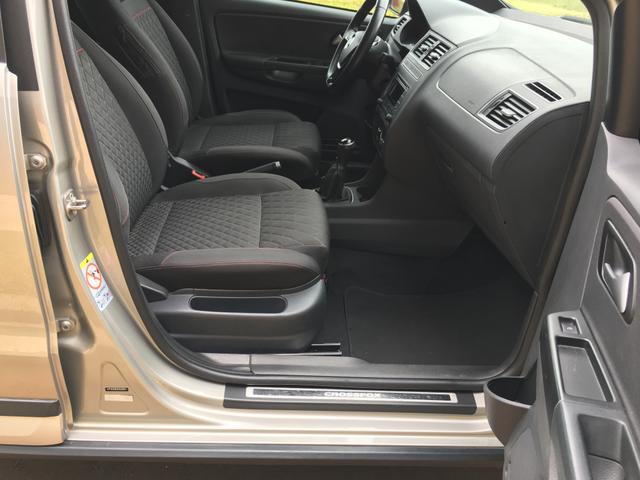 Vendo Volkswagen Crossfox 1.6 2015 Único dono. Aceito trocas de menor valor - Foto 12