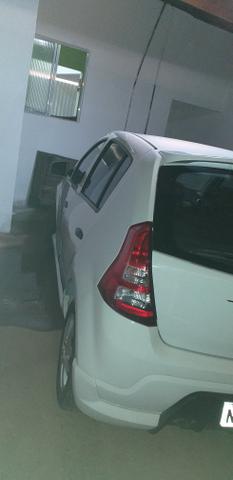 Vendo ou troco sandero 1.6 - Foto 2