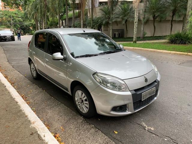 Renault Sandero automático, 70.000 km, única dona
