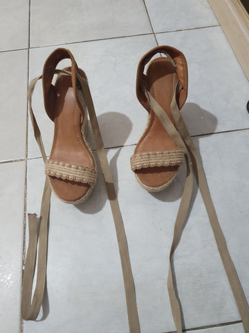 sandalia plataforma de amarrar na perna